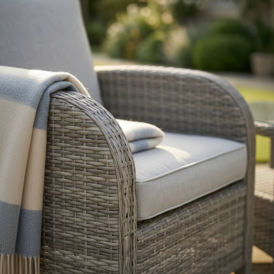 2 Chair Lounge Bistro Set with Side Table